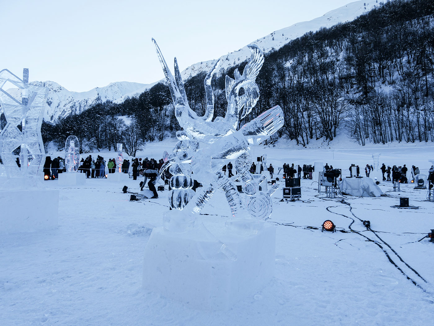 « Menu for today » de Casidan Rogel, prix des artistes du concours de sculptures du glace de Valloire 2024